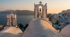 Santorini - Ekklisa Panagia Agion Panton in Oia met zonsondergang