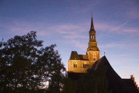 Stephanskirche Tangermünde bei Nacht mit Beleuchtung