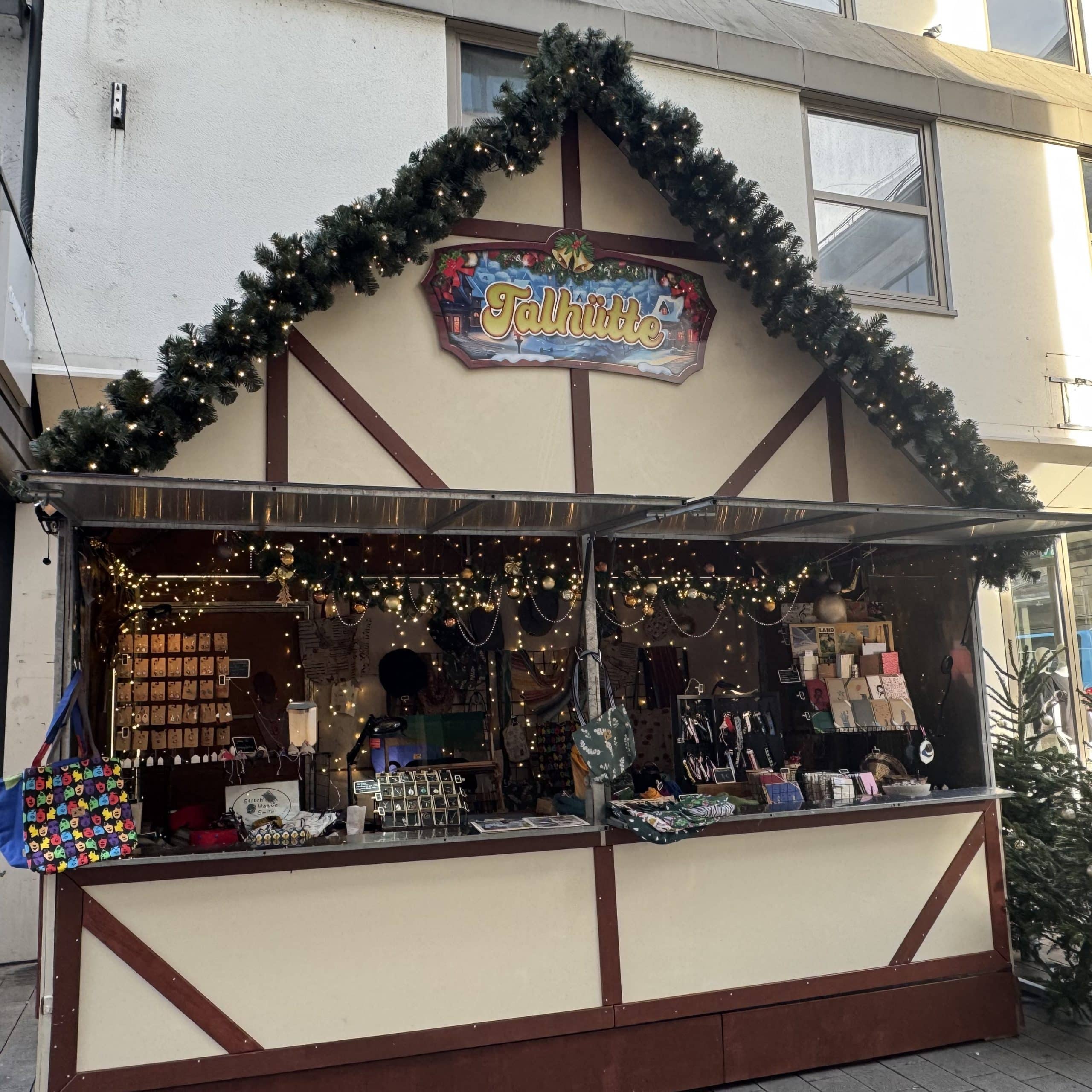 Talhütte Elberfeld 2026 ©StitchWeaveSmile Weihnachtsmarkthütte mit Kunsthandwerk