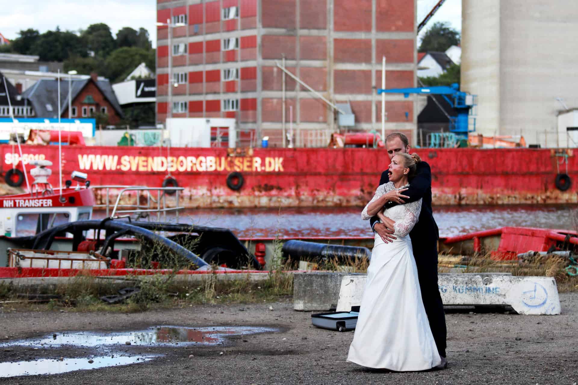 Alletiders Butterfly opført af Operaen i Svendborg på en havnekaj.