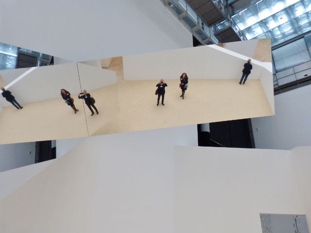 Jeppe Hein, Blick in die Ausstellung "This Way", Kunstmuseum Wolfsburg, 12.11.2015. Foto © Urszula Usakowska-Wolff
