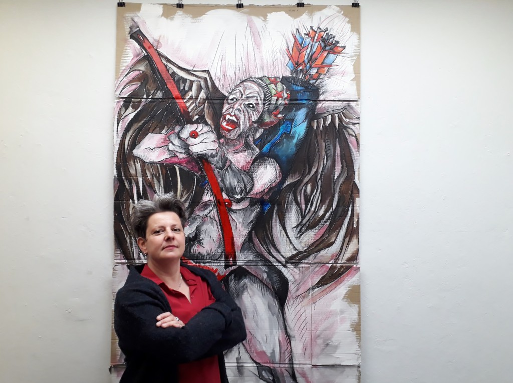 Nadja Schüller-Ost vor ihrem Bild "Amor, meine Geisel" in der Galerie DasLabor, 13.04.2018. Foto © Urszula Usakowska-Wolff
