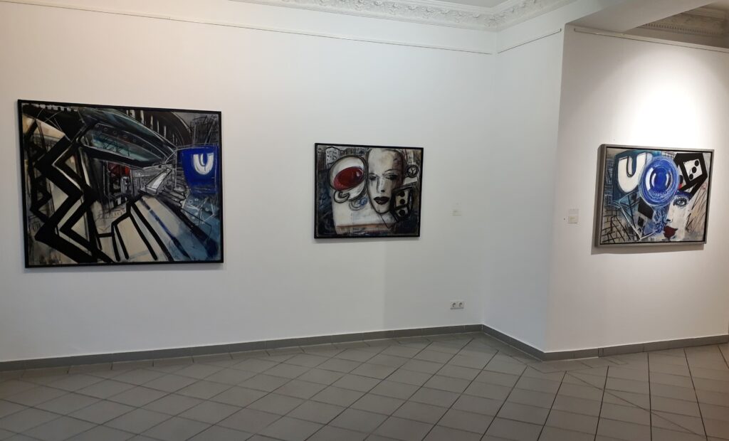 Blick in die Ausstellung Zufall, Blick und Spiel von Ellen Fuhr, Galerie Helle Coppi, Berlin, 2020/2021. Foto © Urszula Usakowska-Wolff