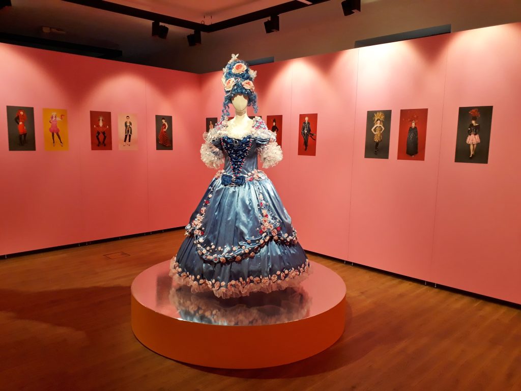 Kim Lee, Kostüm von Marie Antoinette, Muzeum Woli, 2023. Foto © Urszula Usakowska-Wolff