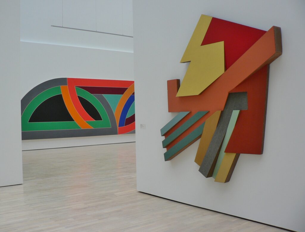 Frank Stella, Installationsansicht, Retrospektive, Kunstmuseum Wolfsburg 2012-2013. Foto Urszula Usakowska-Wolff