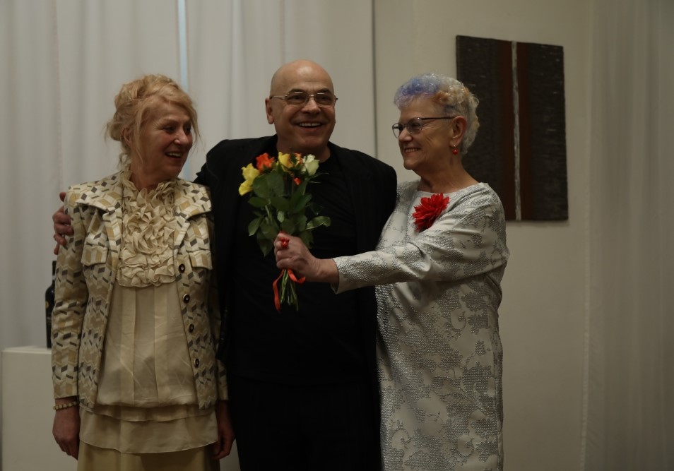 Lucyna Viale, Krzystof Leon Dziemaszkiewicz und Urszula Usakowska-Wolff , Vernissage „Rastlose Wege”, Projektraum art.endart, 27.03.2026. Foto © Danuta Szulc