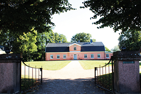 Bland svunna tider och stilig inredning: Domarby gård