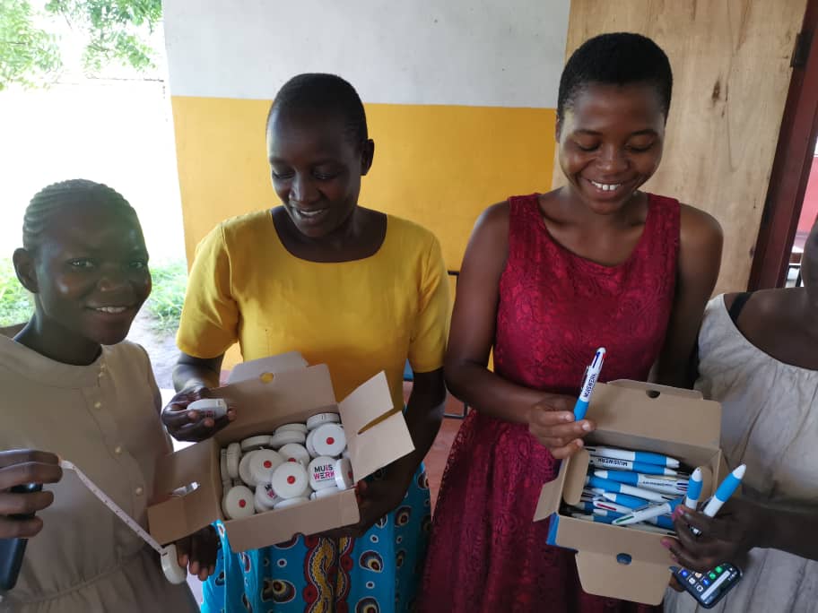 Muiswerkpennen zijn aangekomen op Bolera Palms School Malawi