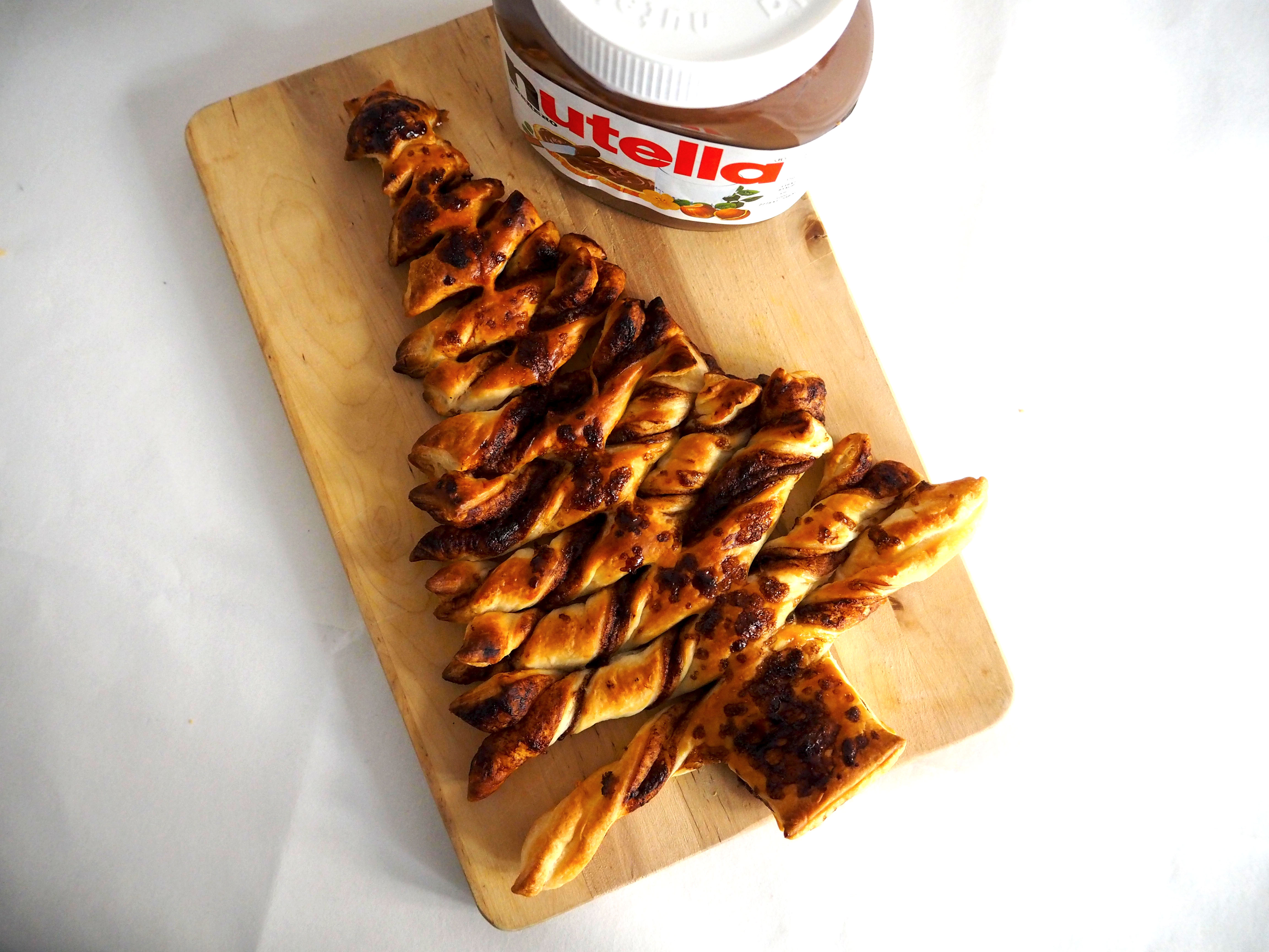 kerstboom van bladerdeeg en nutella