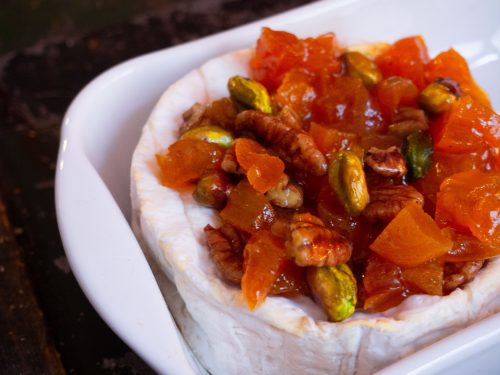 camembert uit de oven met abrikozen en pistache