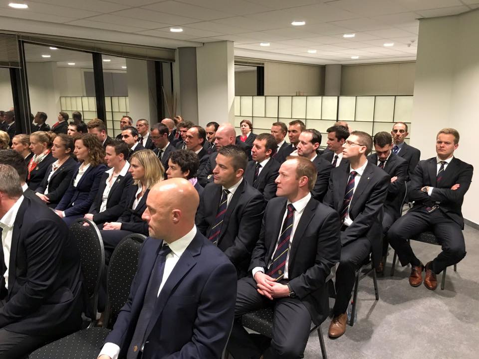 kevin monteny ontvangt fifa-badge (3)