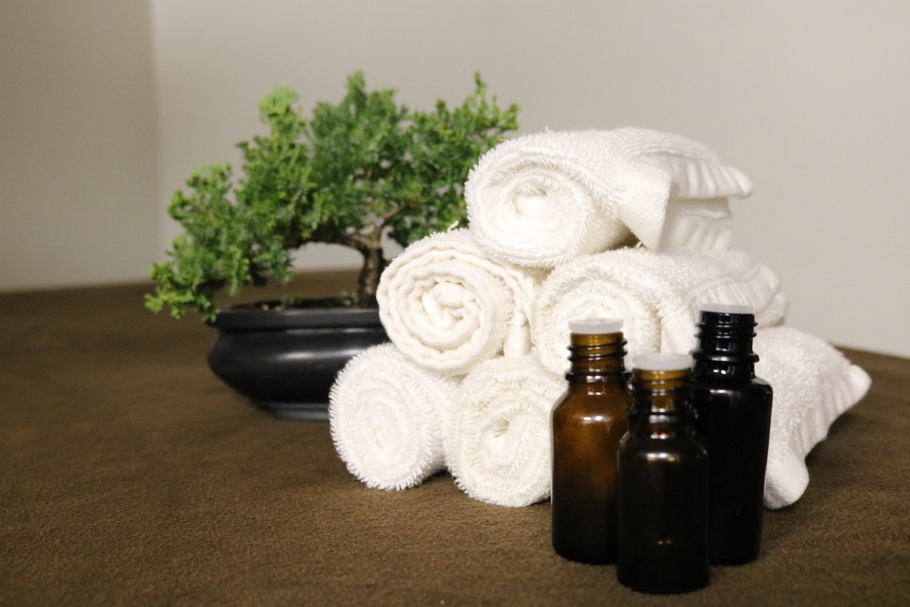 essential oils, spa, aromatherapy-3931427.jpg