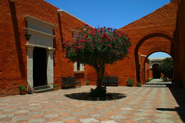 Convent of Santa Catalina and its color palette 01