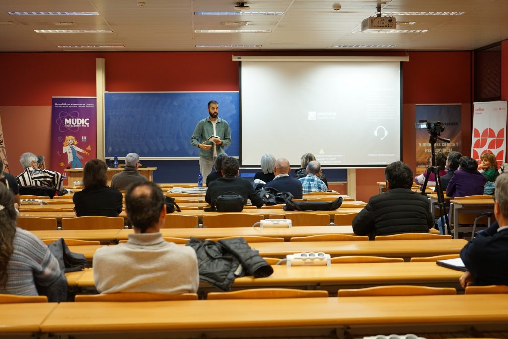 Alexis Lara en les V Jornadas de Ciencia y Pseudociencia: Negacionismo: Cambio climático, desigualdad de género y fenómenos meteorológicos