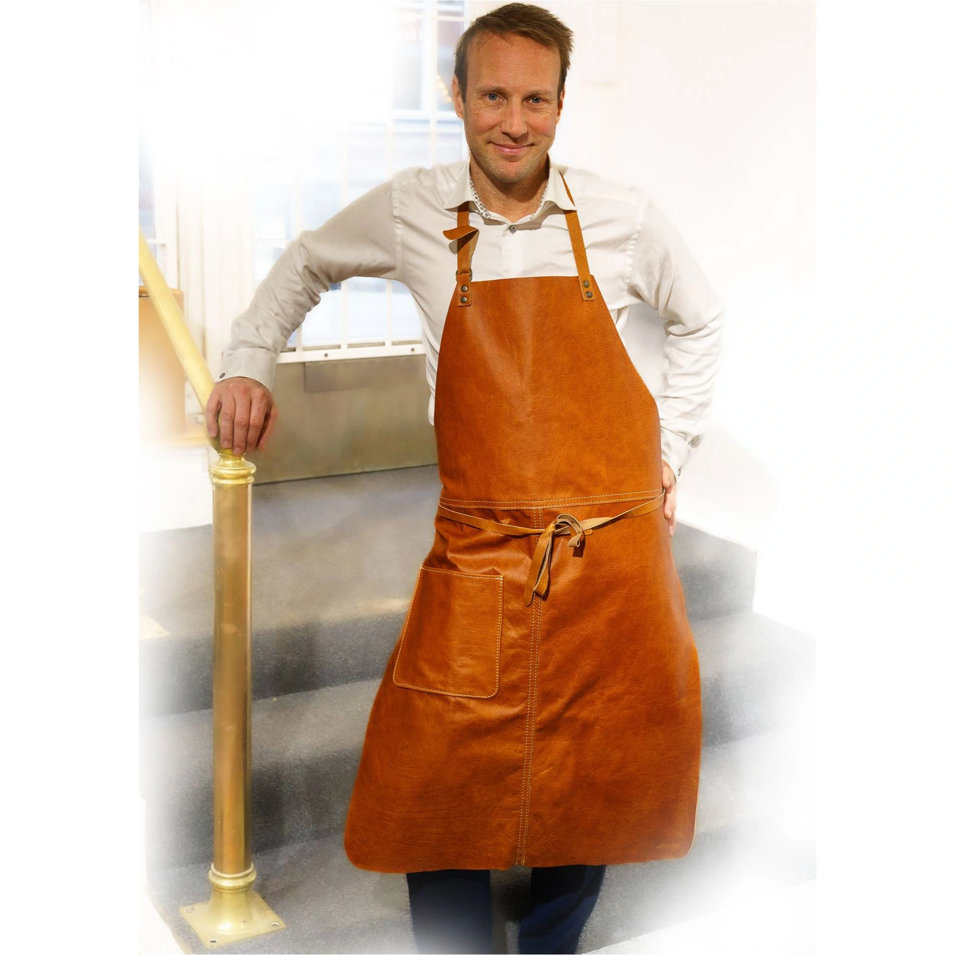Leather-apron-pocket-cognac
