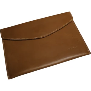 Datorfodral-vegetabiliskt-lader-cognac
