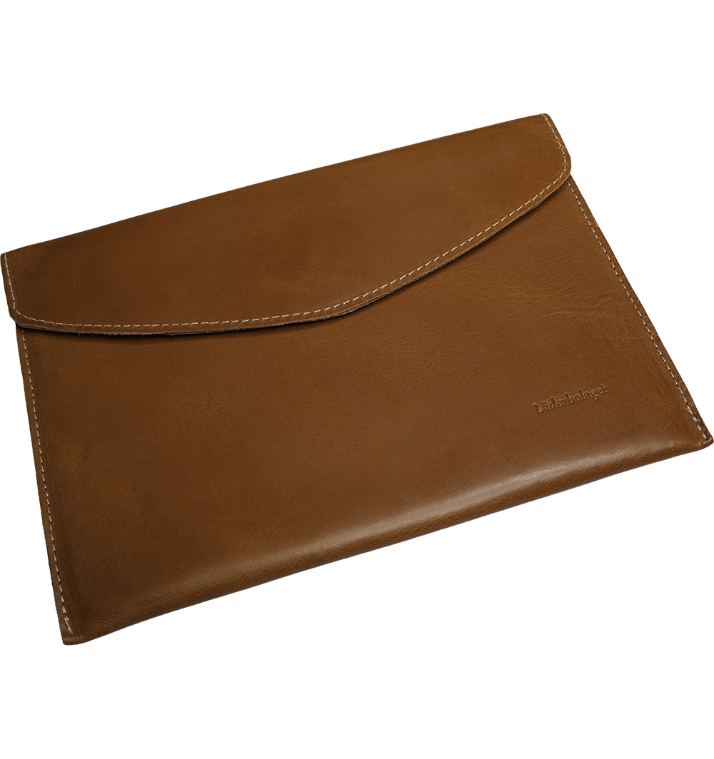 Datorfodral-vegetabiliskt-lader-cognac
