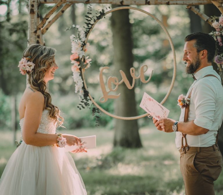 geloften schrijven bos ceremonie huwelijk trouw