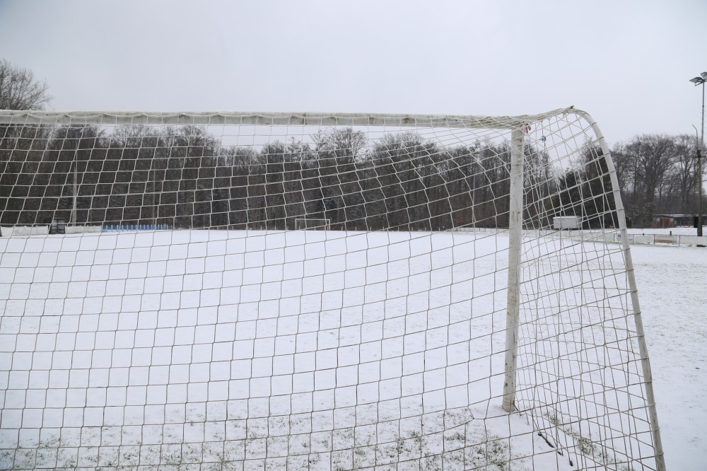 het terrein van SK Landskouter was vorige zondag ondergesneeuwd