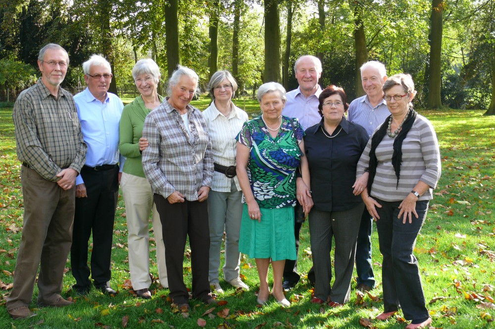 het huidige bestuur van NEOS Oosterzele (foto van de vereniging)