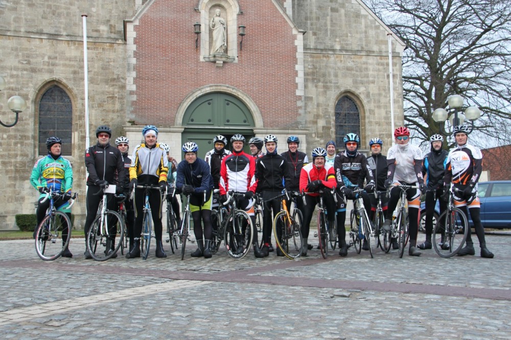 de Rhoderenners voor het vertrek van hun eerste rit begin maart