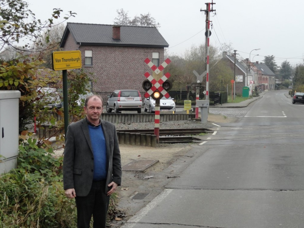 Christ Meuleman bij het station van Moortsele. Van daaruit wordt afvalwater opgepomt richting Spiegel. Er komt ook een bufferbekken voor regenwater (foto via gemeente)