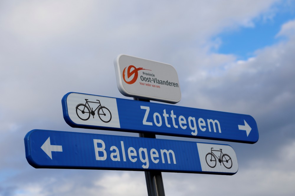 fietsen tussen Balegem en Zottegem langs de spoorlijn, dankzij subsidies van onder meer de provincie Oost-Vlaanderen