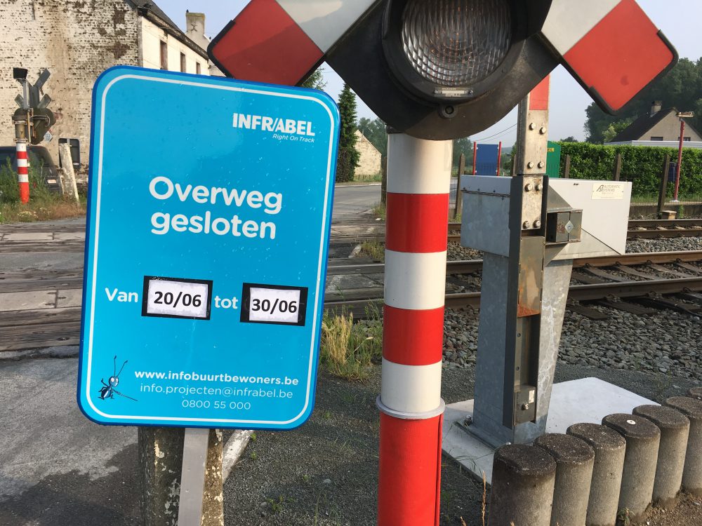 Infrabel kondigt werken aan de overwegen in Landskouter aan