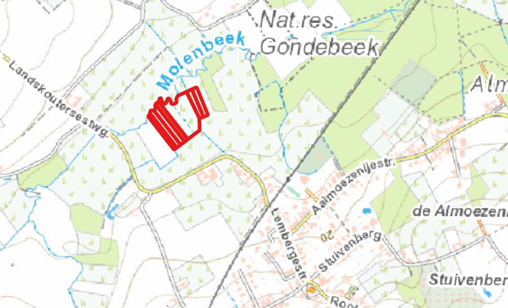 De rood omlijne percelen tonen waar Natuurpunt het bos wil aanplanten