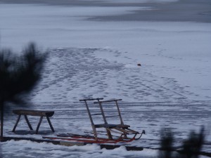 Bengtssons i stuga 21 hade tagit fram sparkarna.