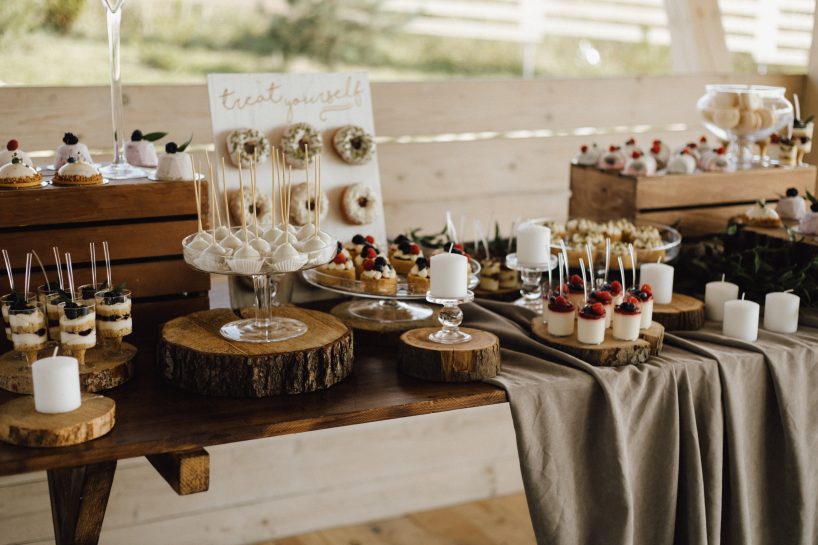 Mesa dulce con detalles DIY para ahorrar dinero boda