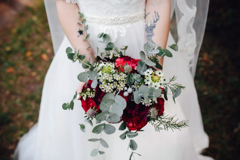 Ramon de novia con flores baratas para ahorrar dinero boda
