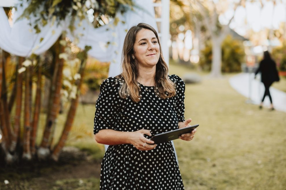 Cómo elegir al oficiante adecuado para tu boda