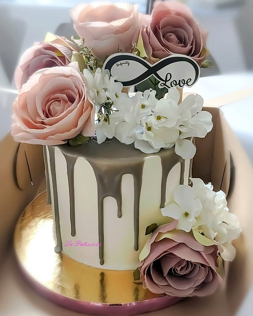 Engagement / Wedding / Bridal Cake
