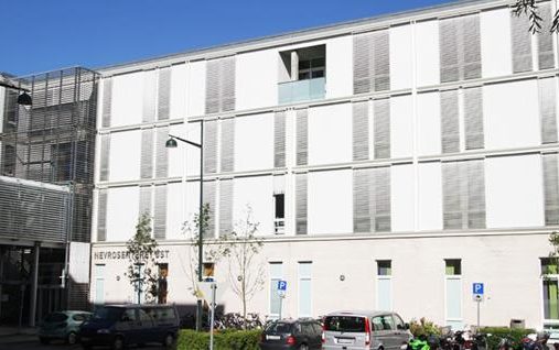 Fasade og inngang til spinalenheten på St Olavs hospital