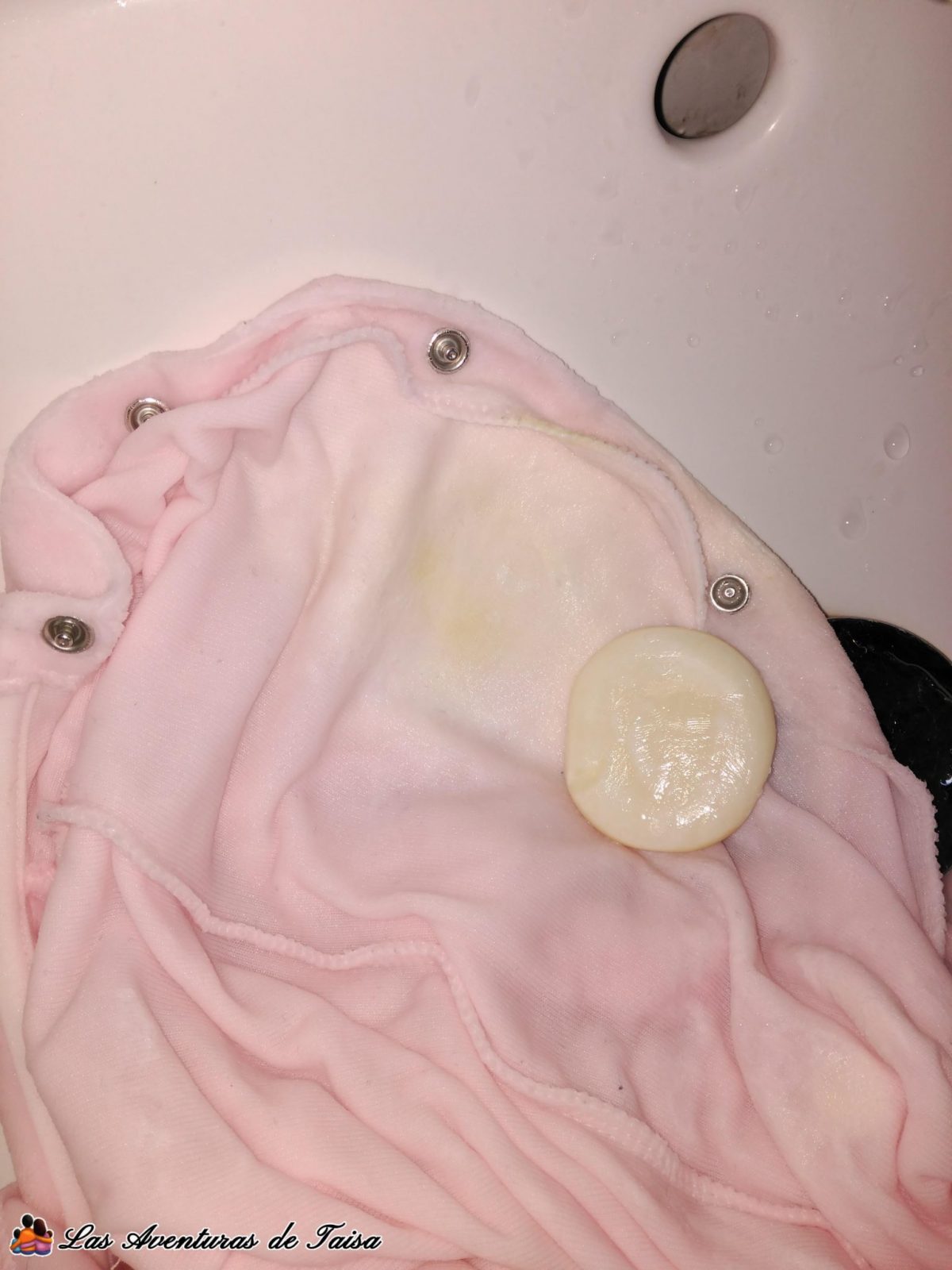 Pijama Rosa Después Limpio- cómo quitar manchas de caca de bebé