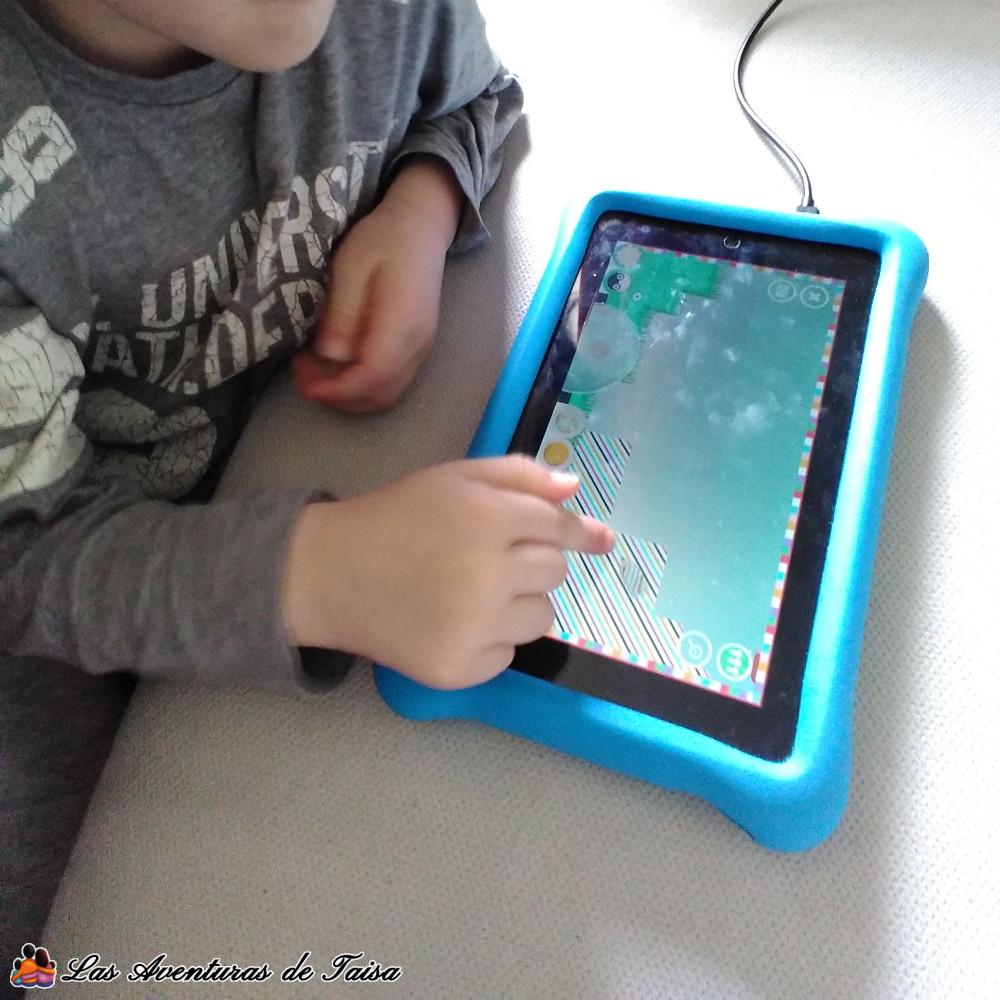 La tablet fire kids tiene los contenidos muy controlados, pero a la vez les da la libertad de explorar y descubrir nuevos juegos o vídeos de forma segura