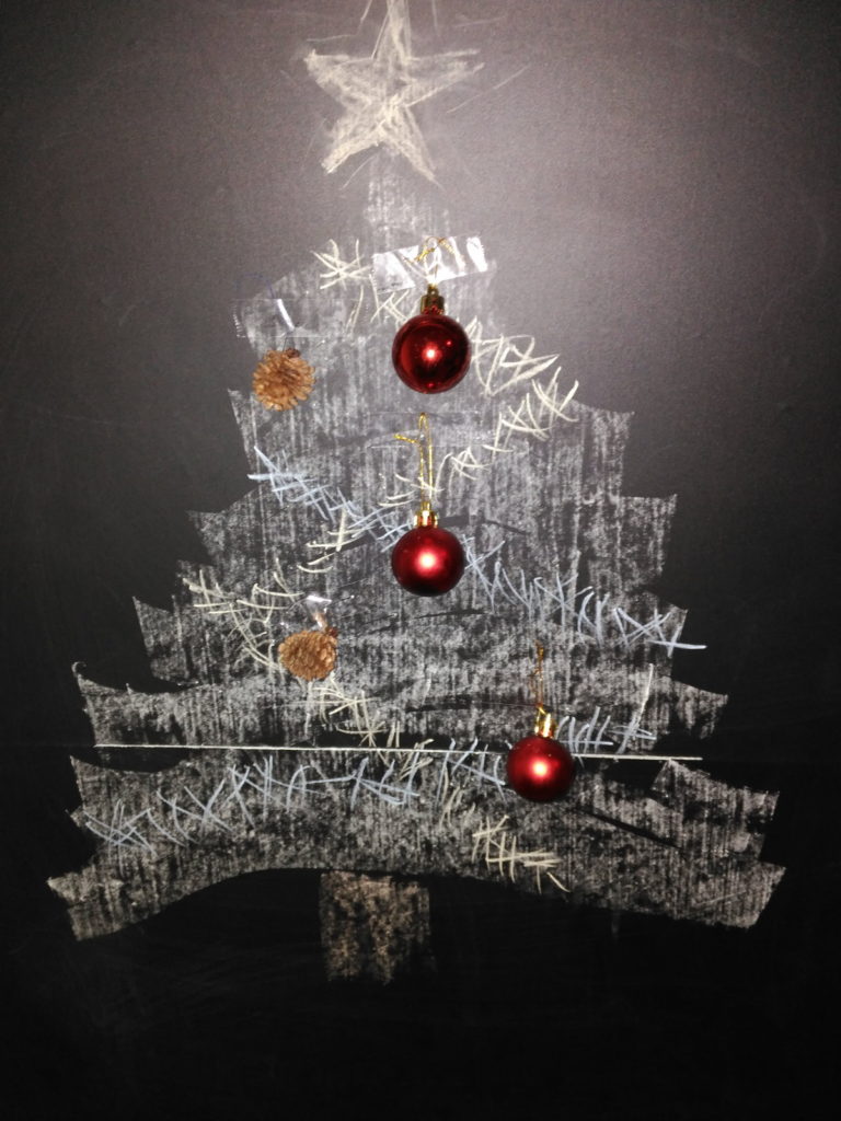 Manualidades de Navidad - Improvisando un árbol de Navidad