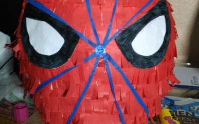 Cómo hacer una piñata de Spiderman DIY