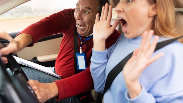 guida spericolata inciviltà al volante