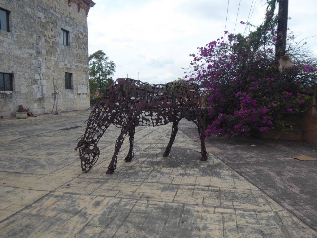 LatinA Tours Santo Domingo Republica Dominicana Zona Colonial Estatua de Hierro