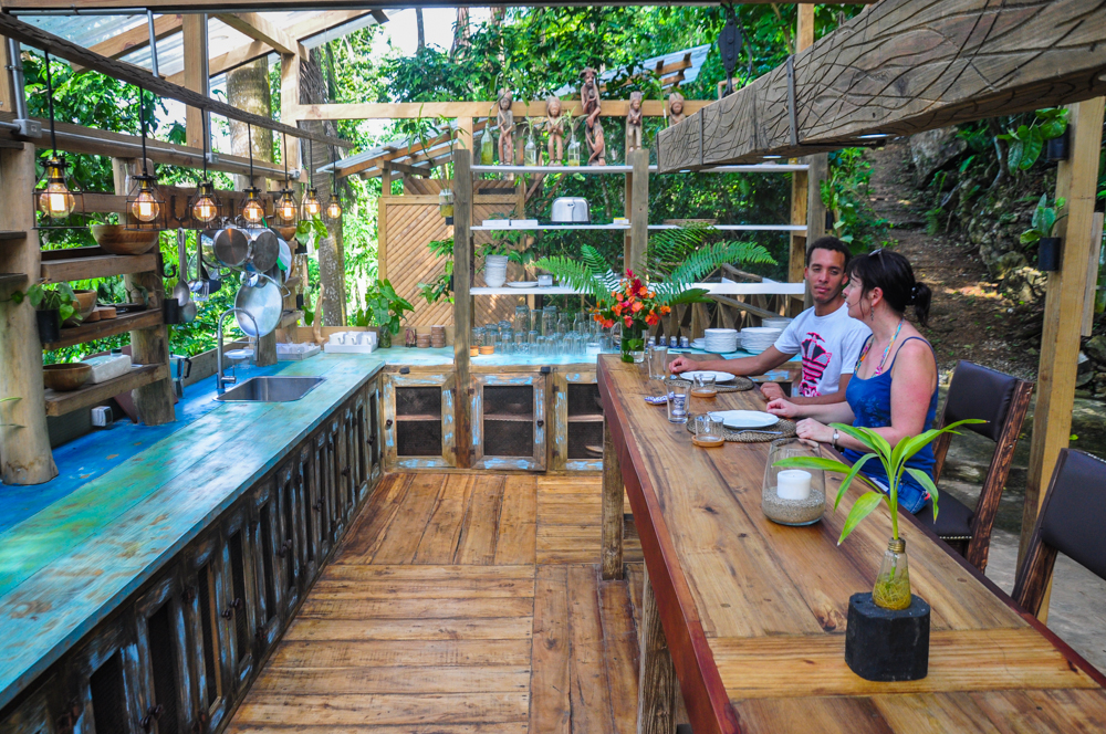 LatinA Tours Dominikanische Republik Unique Exotic Eco Hotel Küche unter freiem Himmel