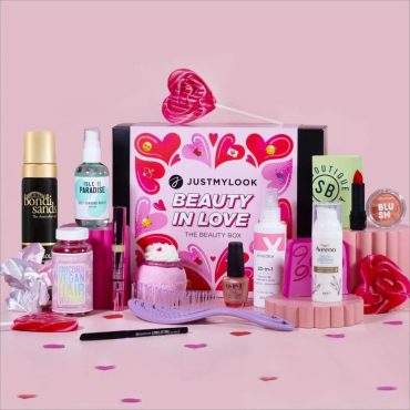 In a recent announcement, Justmylook introduced its inaugural Valentine's Day special beauty box, the "Beauty in Love Valentine's Edit," setting the beauty market abuzz. This specially curated collection, boasting remarkable value, is designed to bring a touch of luxury and variety to beauty enthusiasts at an unbeatable price.