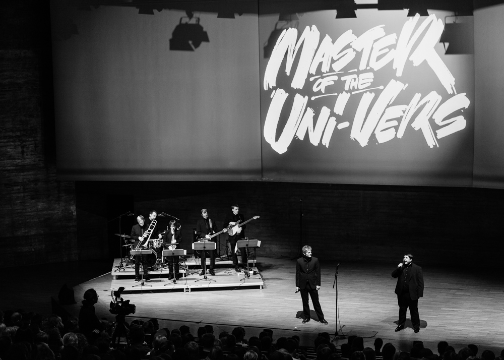 Die Moderatoren des Abends, Thomas Spitzer und Ko Bylanzky