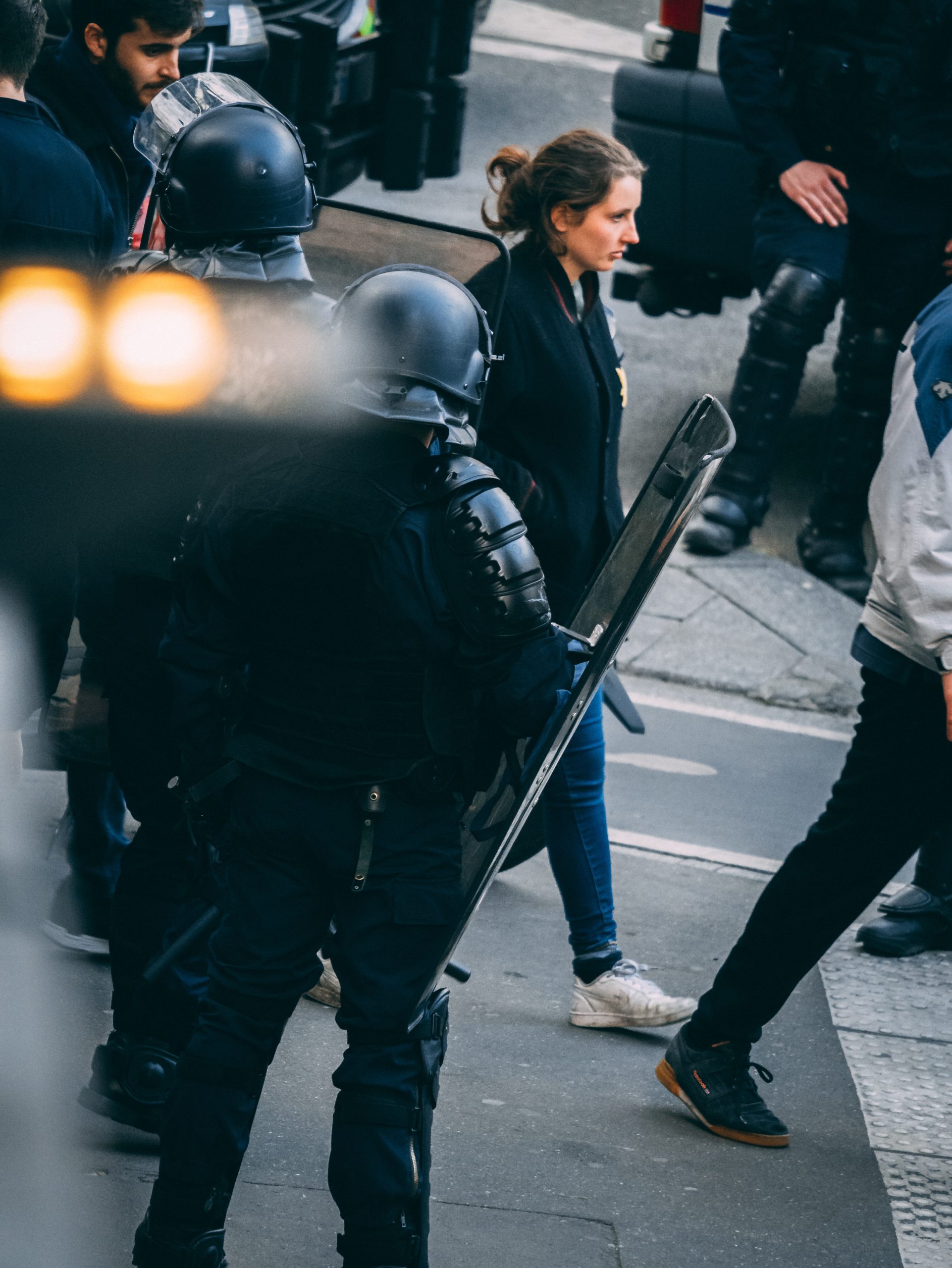 Schülerin und Gendarme à la France