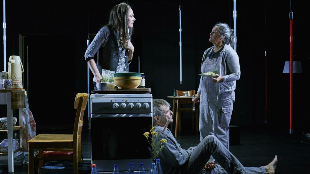 Wir sind endlich – »Die Kinder« im Theater Regensburg