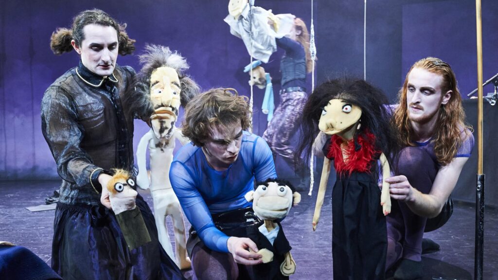 Kann Kafka glücklich machen? »Die Verwandlung« im Theater Regensburg