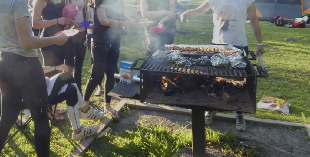 Feuer und Flamme dem patriarchalen Grill!