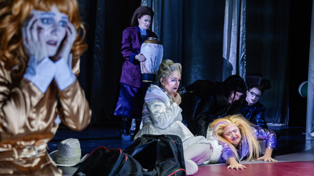 »Jeder Idiot braucht sieben Frauen, die ihn am Leben erhalten«