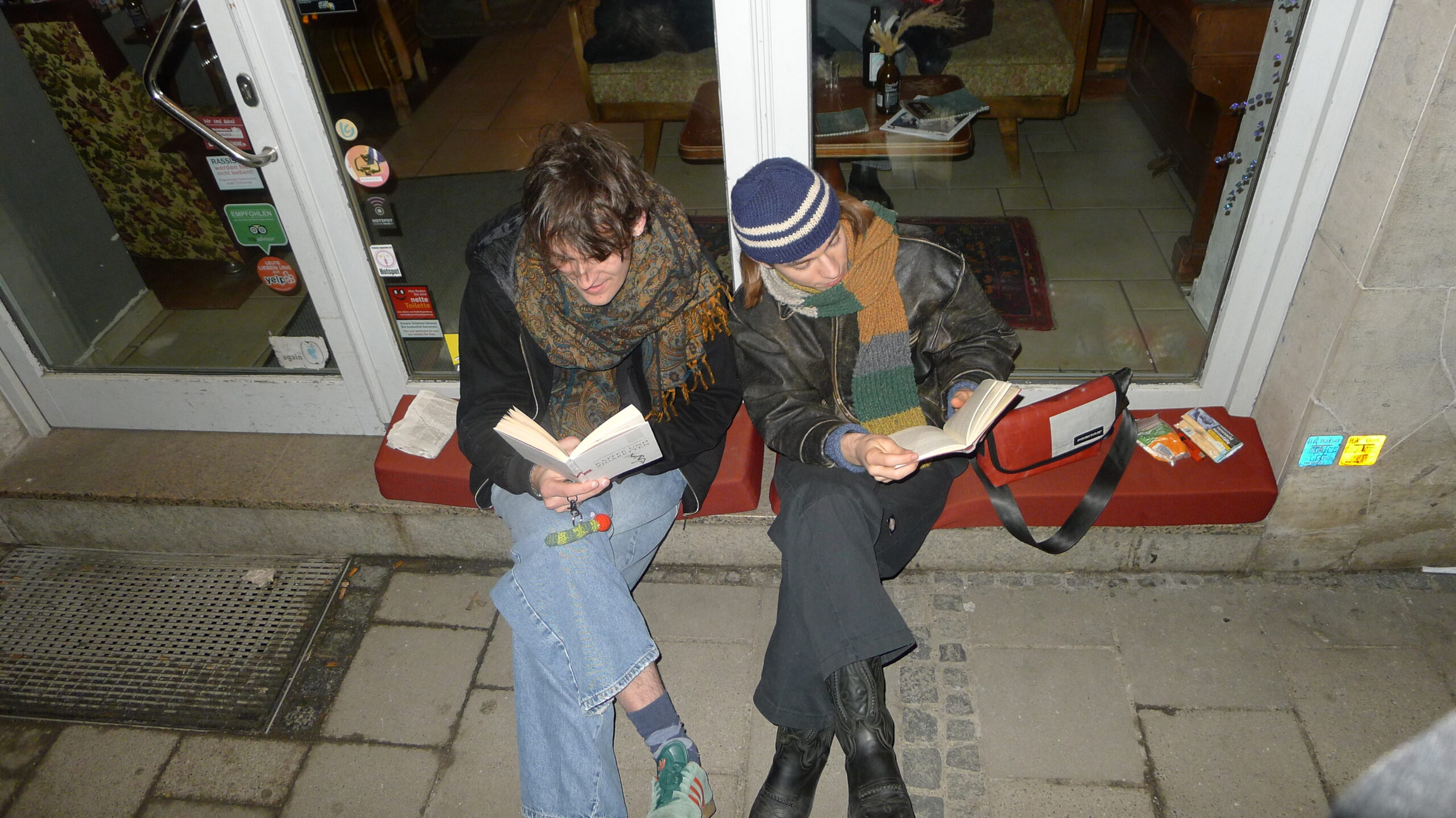 »Mit Franz Kafka im Café« Gespräche mit Performative Males